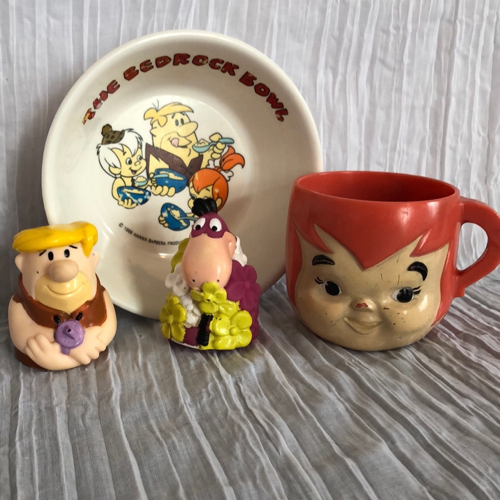 Vintage Flintstones Pebbles plastic cup & bowl & Barney & Dino water squirters - Picture 1 of 16